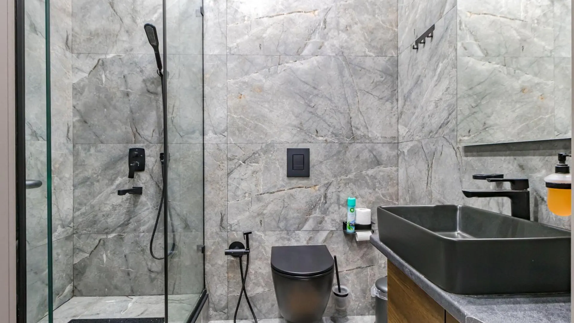 Красотка В Сером Apartment Nur-Sultan