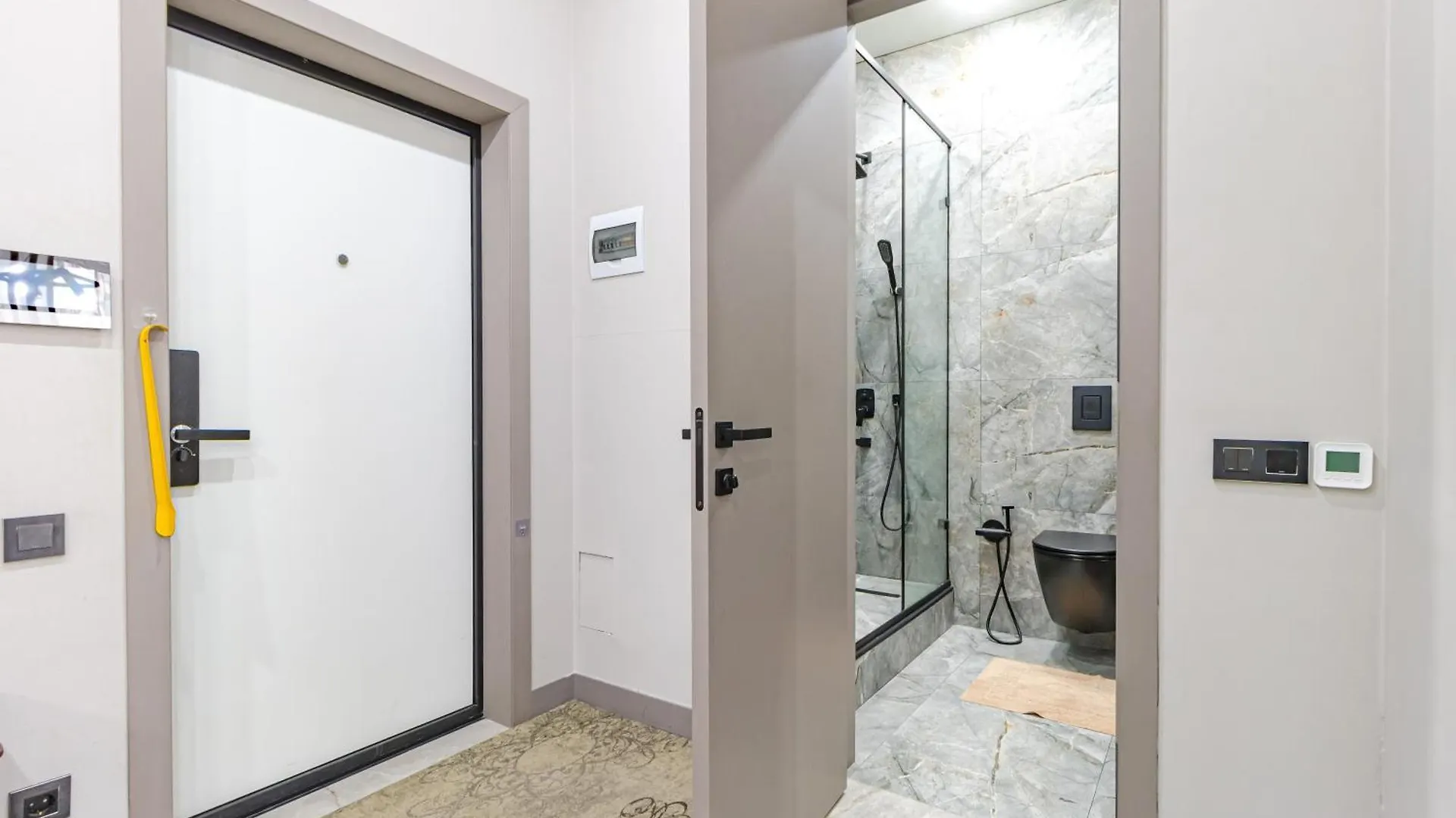 Красотка В Сером Apartment Nur-Sultan