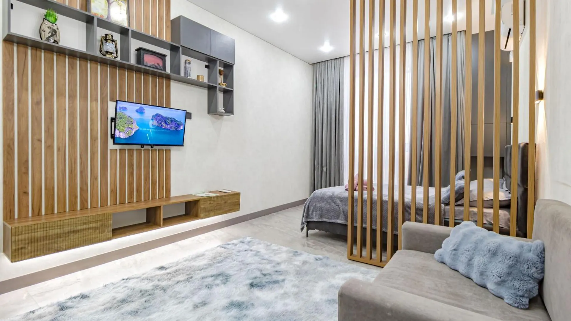 Красотка В Сером Apartment Nur-Sultan  Kazakhstan