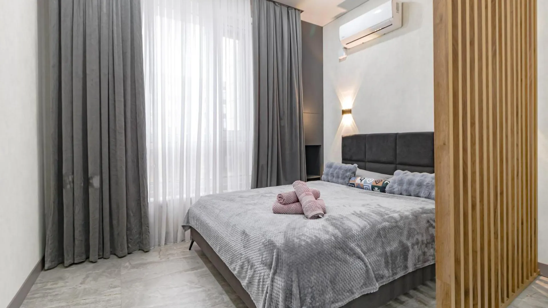 Красотка В Сером Apartment Nur-Sultan