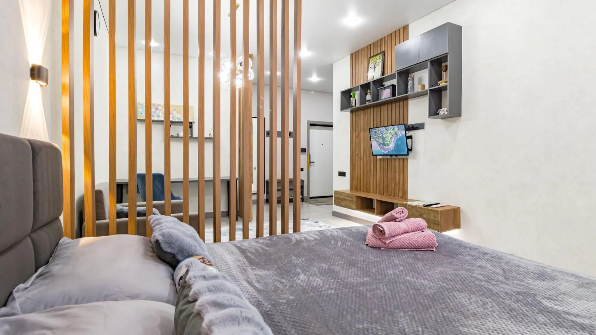 Красотка В Сером Apartment Nur-Sultan  Kazakhstan