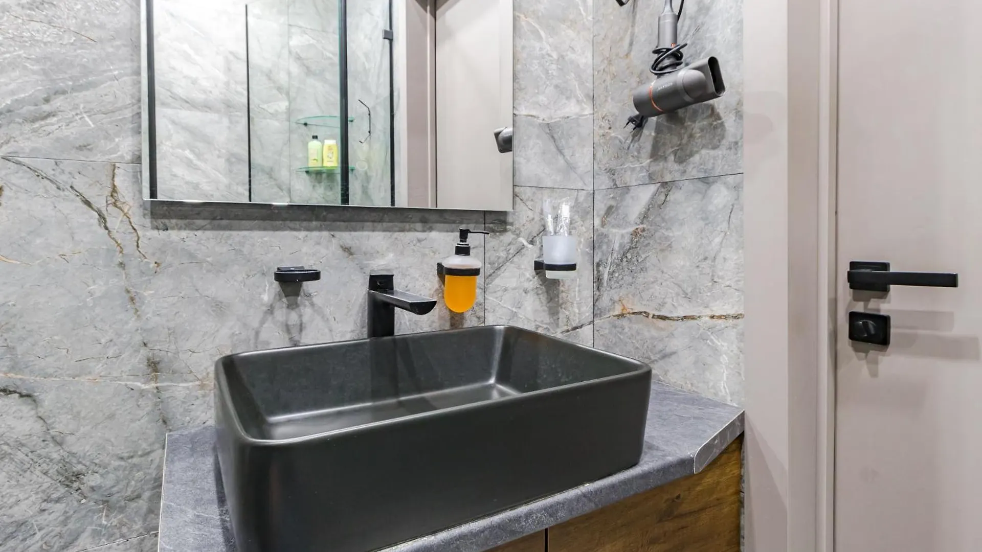 Красотка В Сером Apartment Nur-Sultan