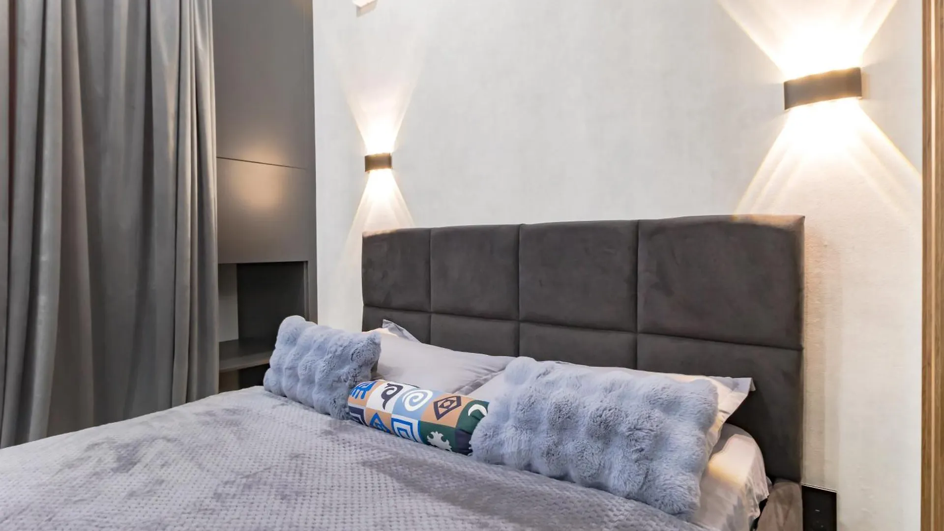 Красотка В Сером Apartment Nur-Sultan