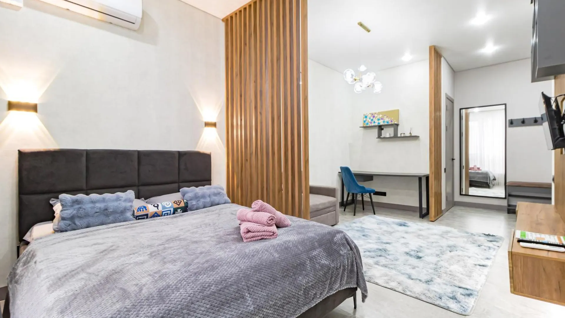 Красотка В Сером Apartment Nur-Sultan  Kazakhstan